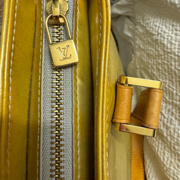 Louis Vuitton Monogram Vernis Huston Handbag - Picture 6 of 11